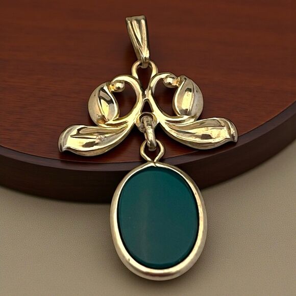 Vintage Jewelry - Vintage 1950s Art Nouveau Revival Pendant Green Cabochon Gold Filled - 7S